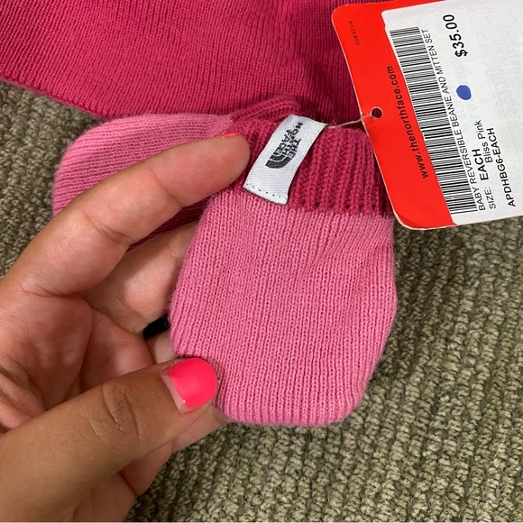 NEW North Face Infant Reversible Beanie & Mitten Set - Bliss Pink - Picture 3 of 7
